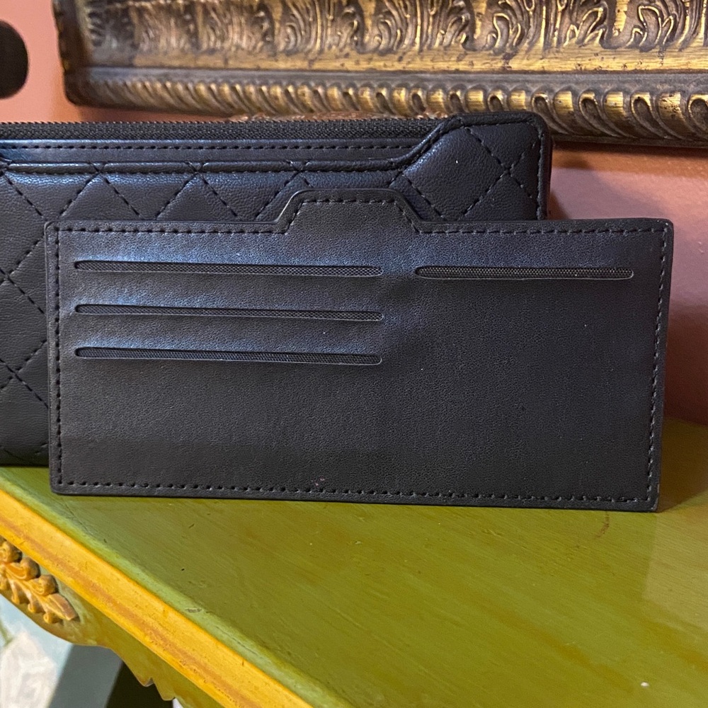 Badgley Mischka Vegan Leather Black Quilted Wallet - Picture 3 of 6